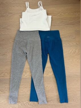 Beyond Yoga Bundle like new leggings & tank top set grey blue & white size small
